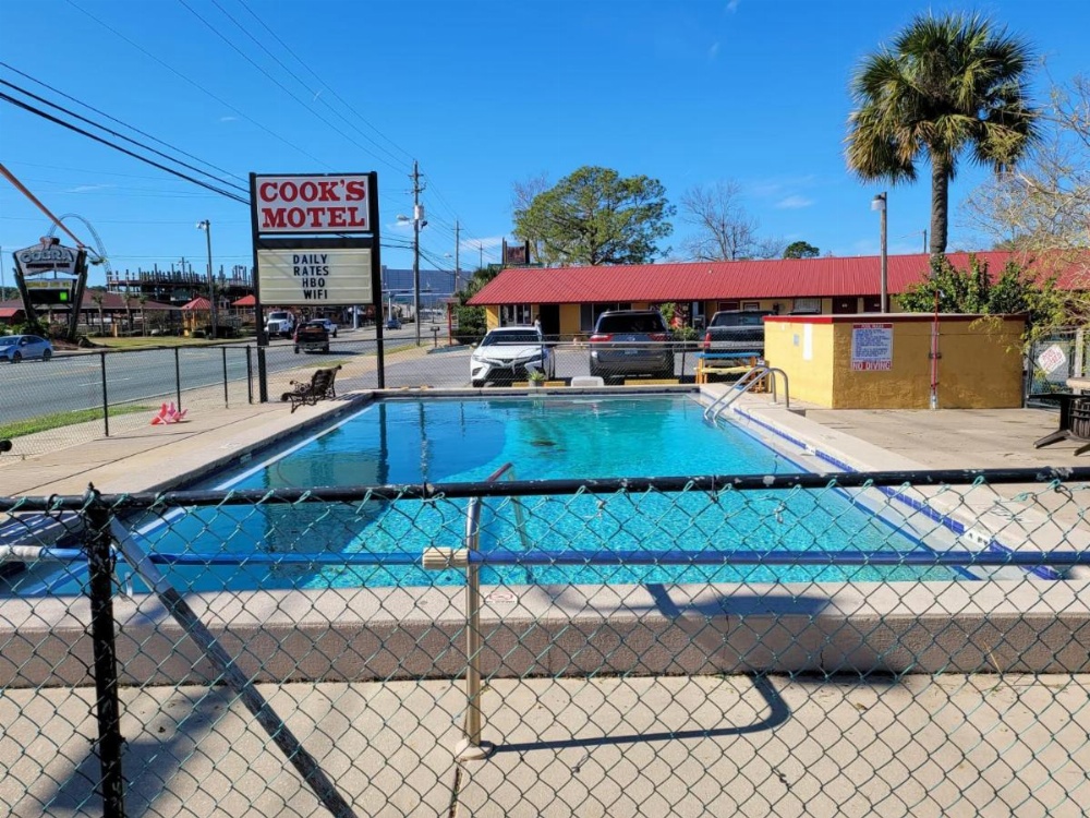 Cook's Motel Image 25